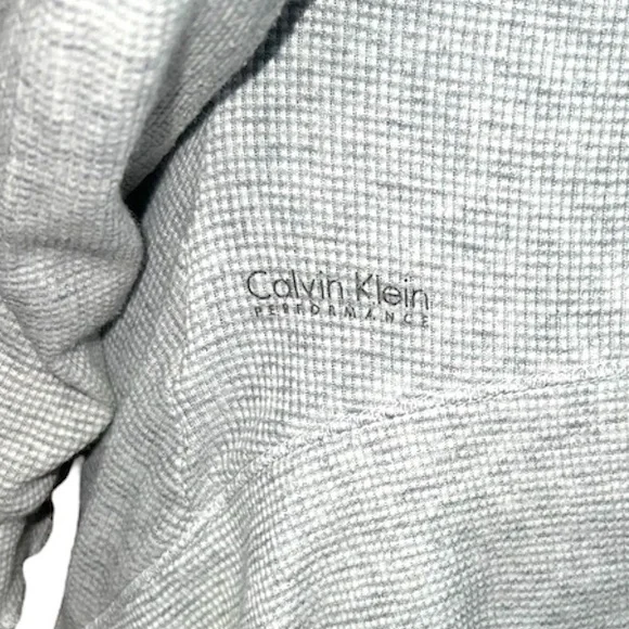 CALVIN KLEIN | PERFORMANCE WAFFLE PULLOVER HOODIE - Picture 5 of 10